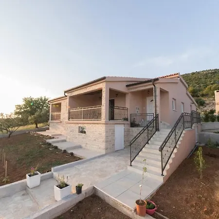 Villa Stone Adriaart With Pool, 62,