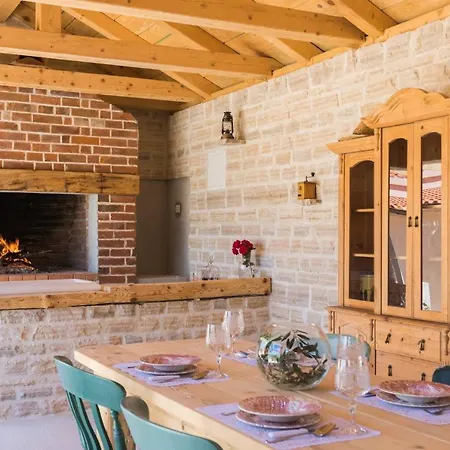 Villa Stone Adriaart With Pool, 62,